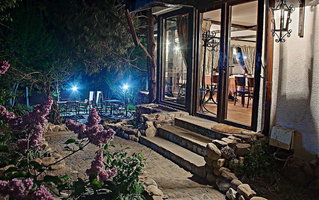 Pensiune-Restaurant Tara Luanei Sărata-Monteoru Exterior photo